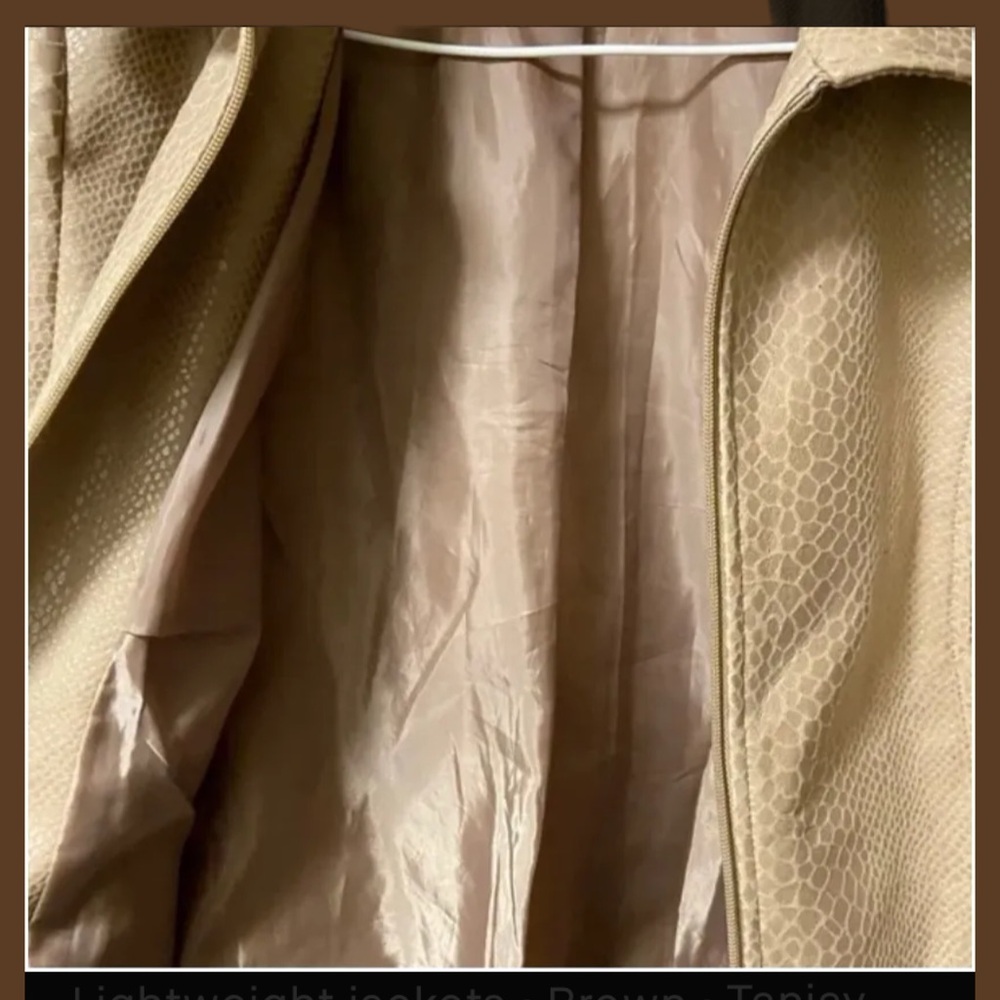 🌟Tanjay Beige Textured Jacket - Picture 4 of 6